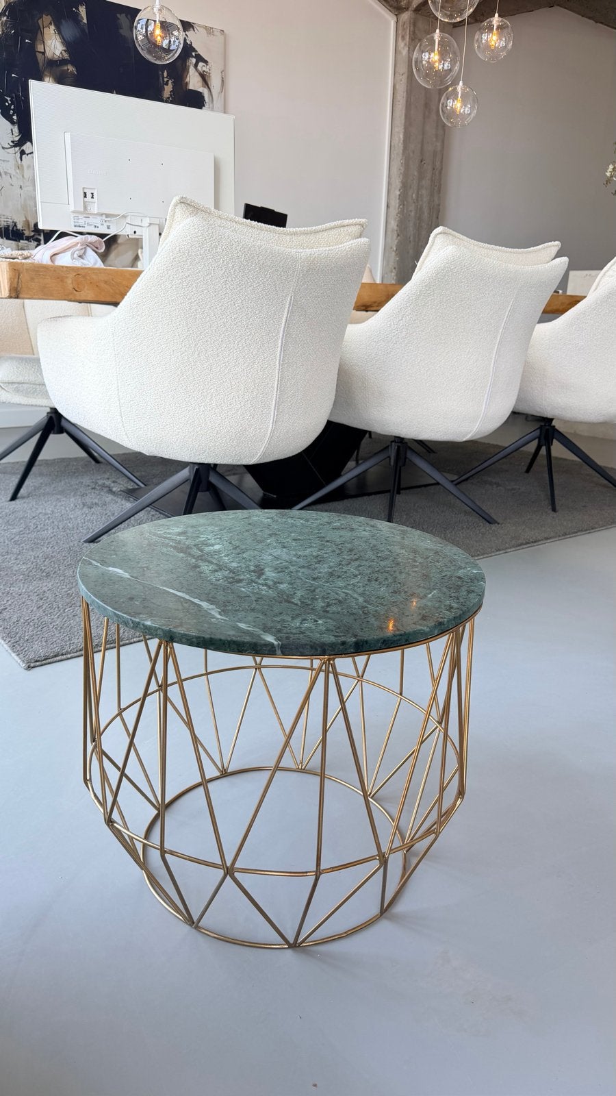 Dutchbone ronde bijzettafel groen marmer met goud onderstel, Ophalen, Minder dan 55 cm, Rond, Nieuw