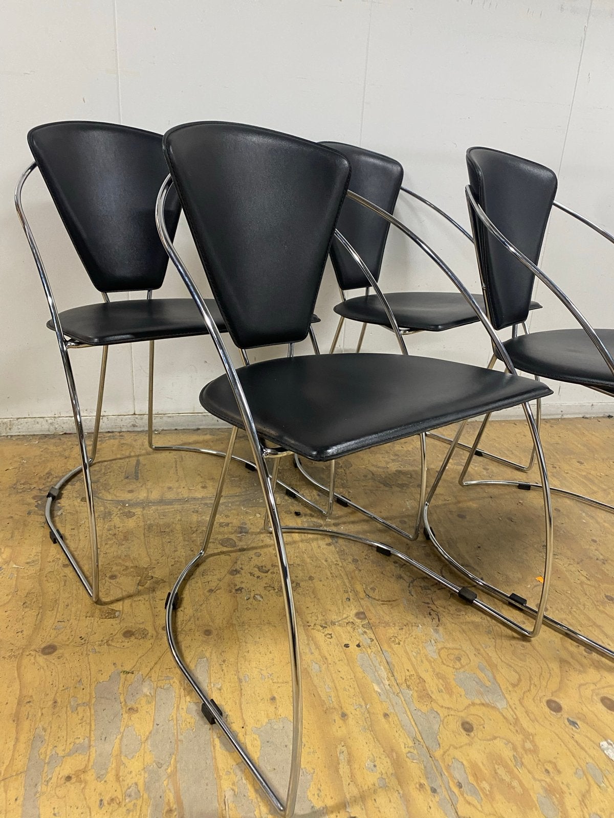 Set van 4 Italiaanse design stoelen, zwart met chroom, Huis en Inrichting, Ophalen, Gebruikt, Zwart, Leer