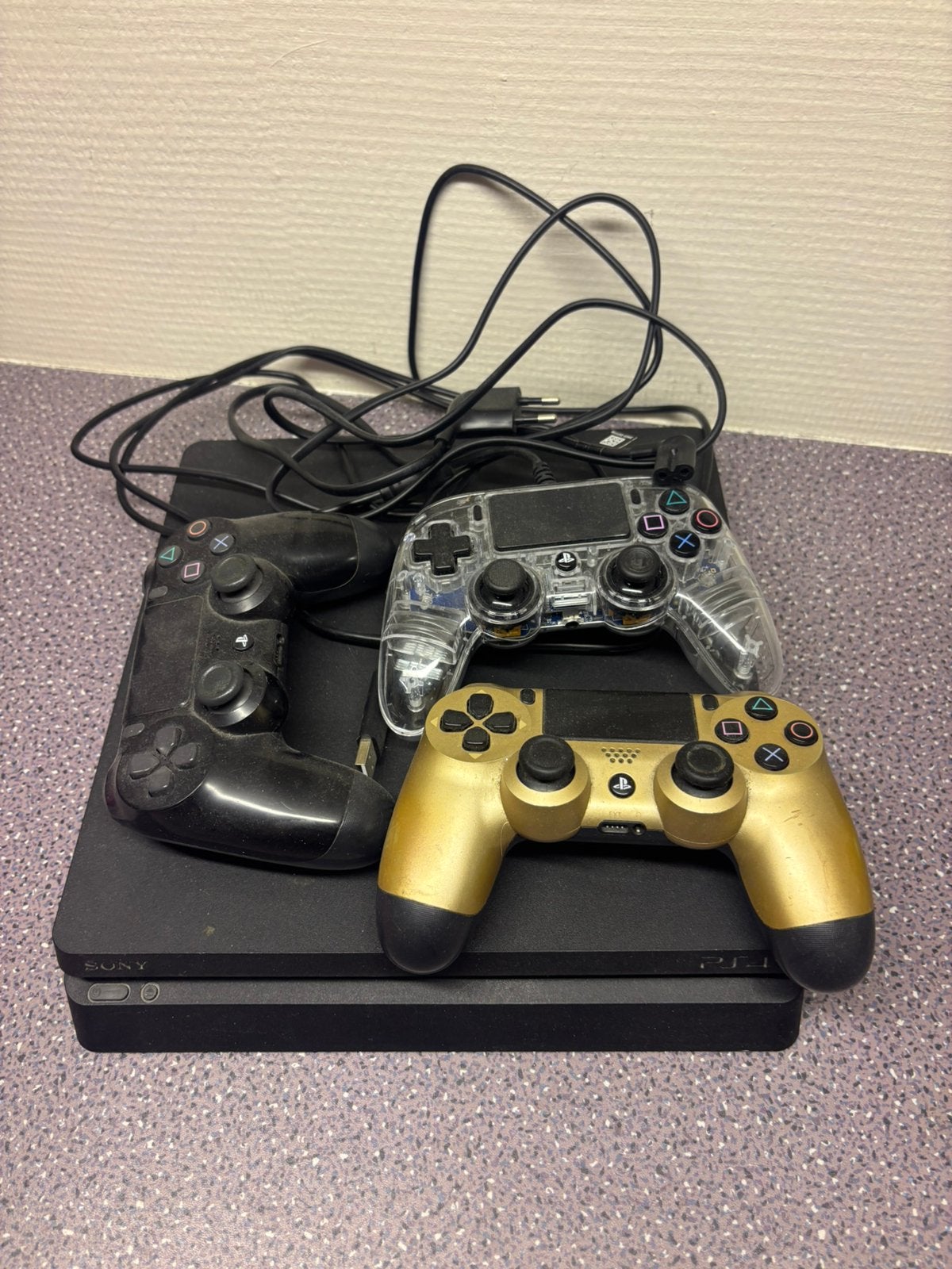 Ps4 slim 1TB, Spelcomputers en Games, Gebruikt, Ophalen of Verzenden, 1 TB, Met 3 controllers of meer