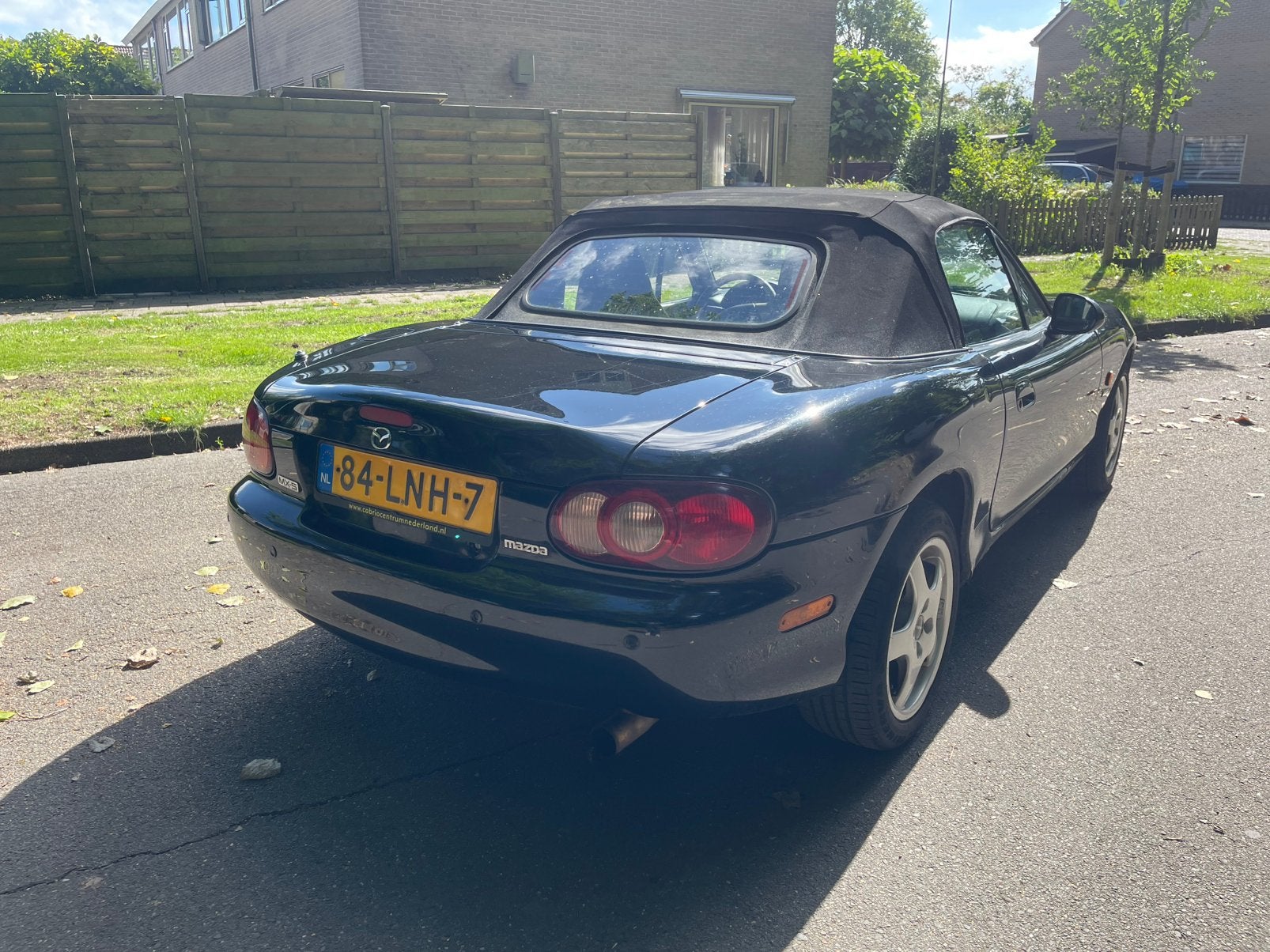 Foto 6 van Mazda MX-5 1.6 I 2003 Zwart
