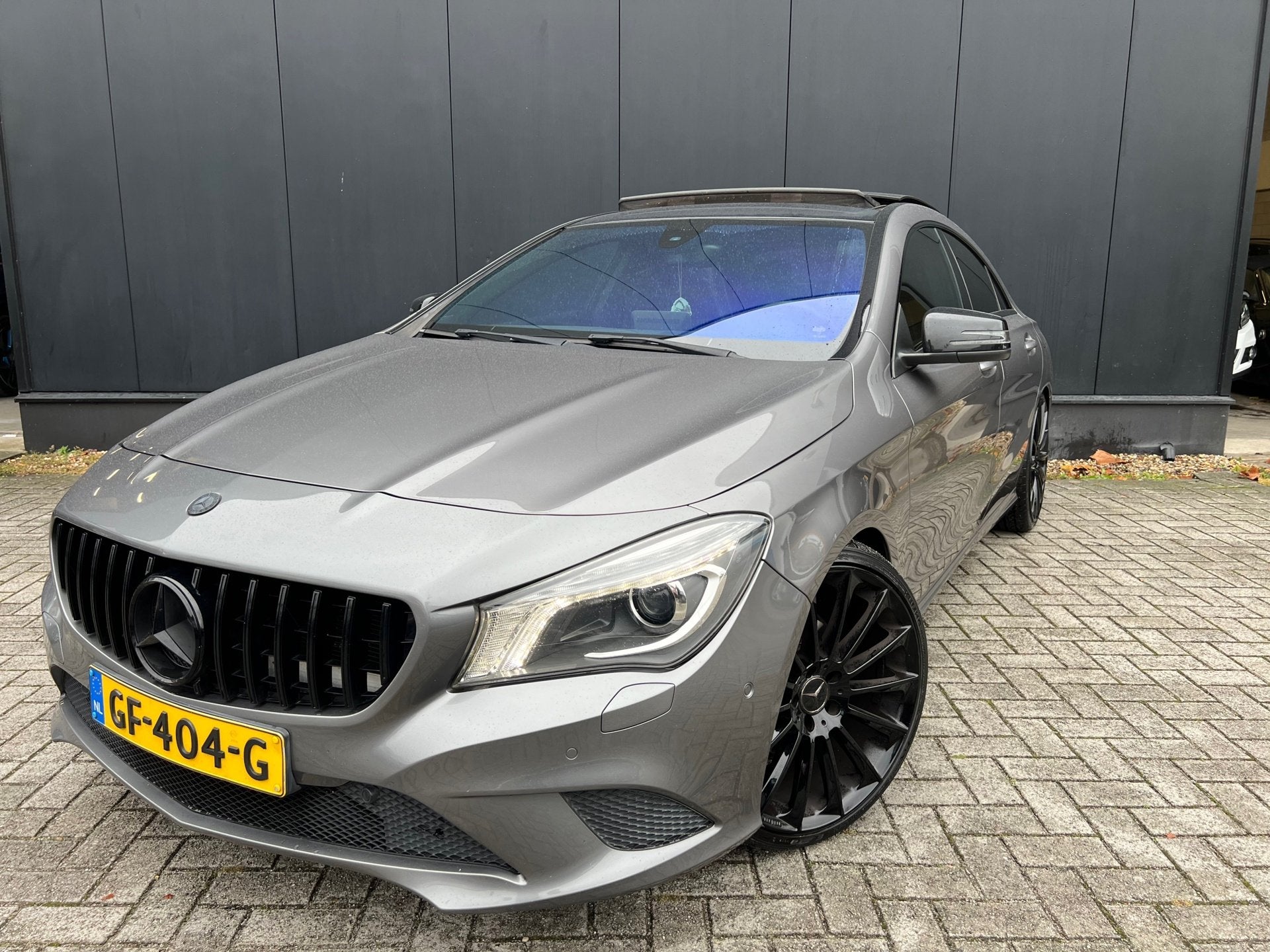 Mercedes-Benz CLA-klasse 180 '15 Aut/Pano/20'Lmv/OrgNl/Nap!, Auto's, Gebruikt, 4 cilinders, 715 kg, Leder en Stof