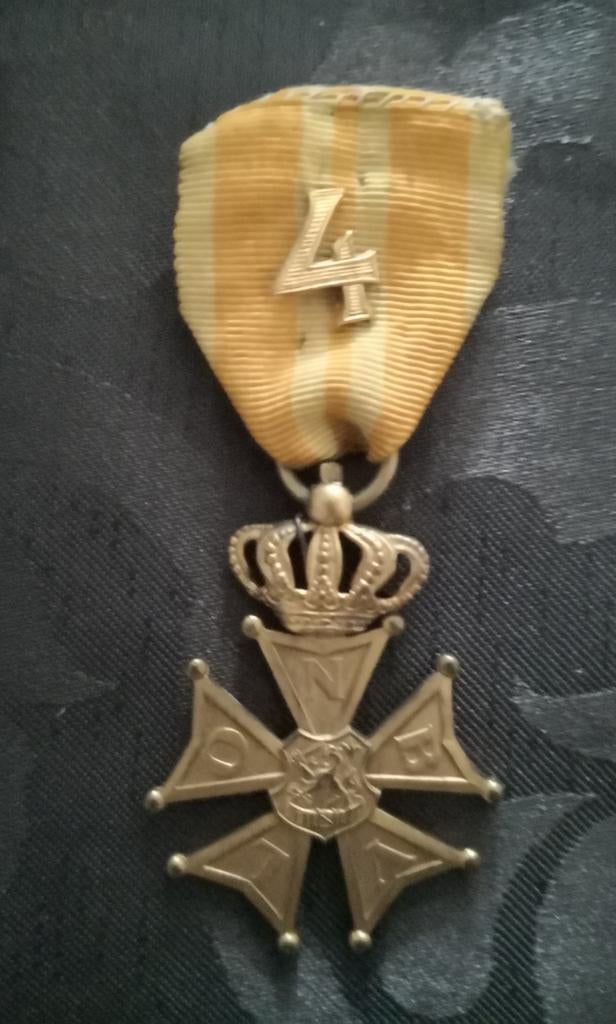 Vierdaagse medaille, oud type, Verzamelen, Ophalen of Verzenden, Landmacht, Nederland, Lintje, Medaille of Wings