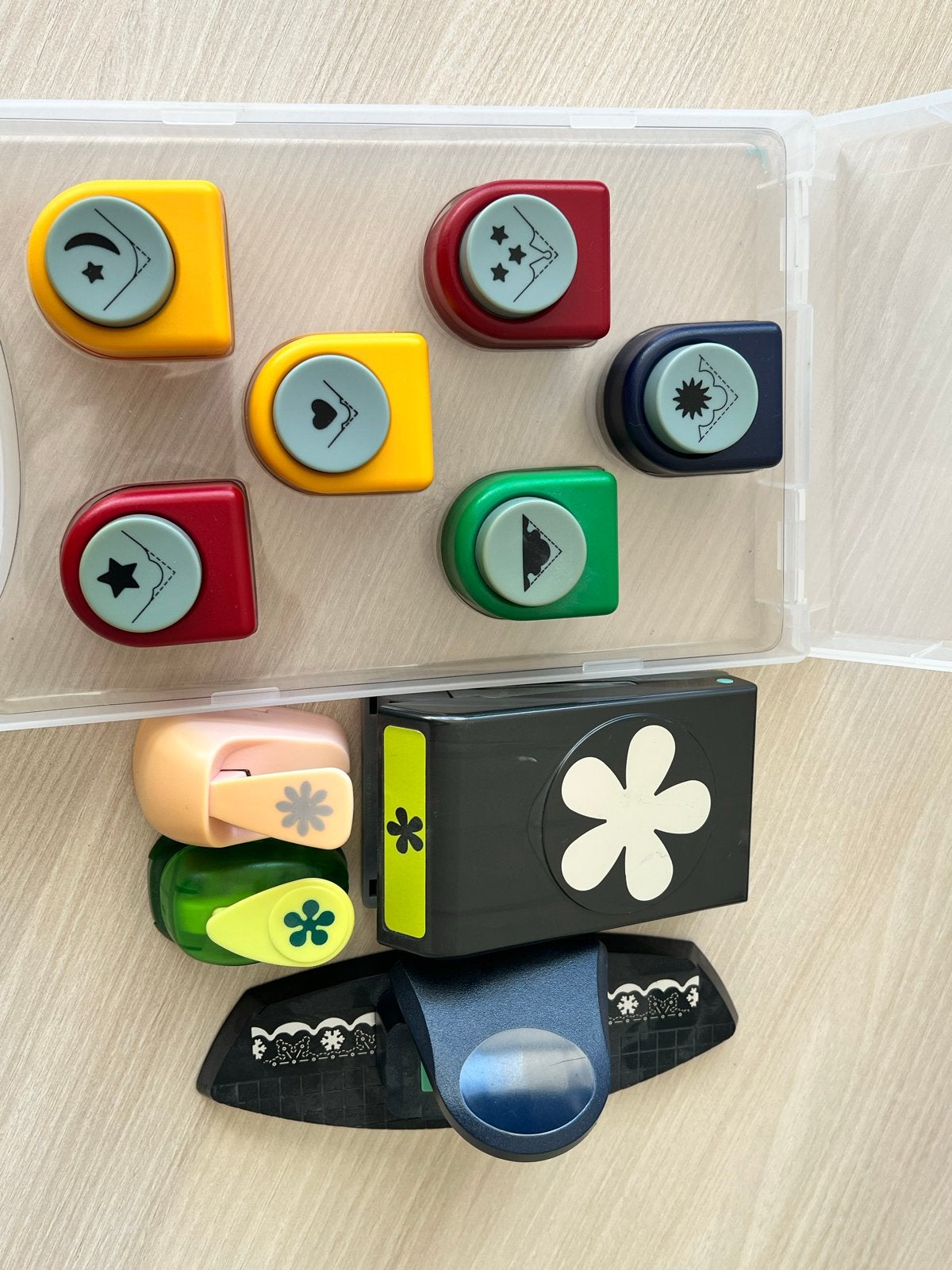 Set van diverse ponsen voor kaarten maken, Ophalen of Verzenden, Gebruikt, Overige thema's, Pons of Mal