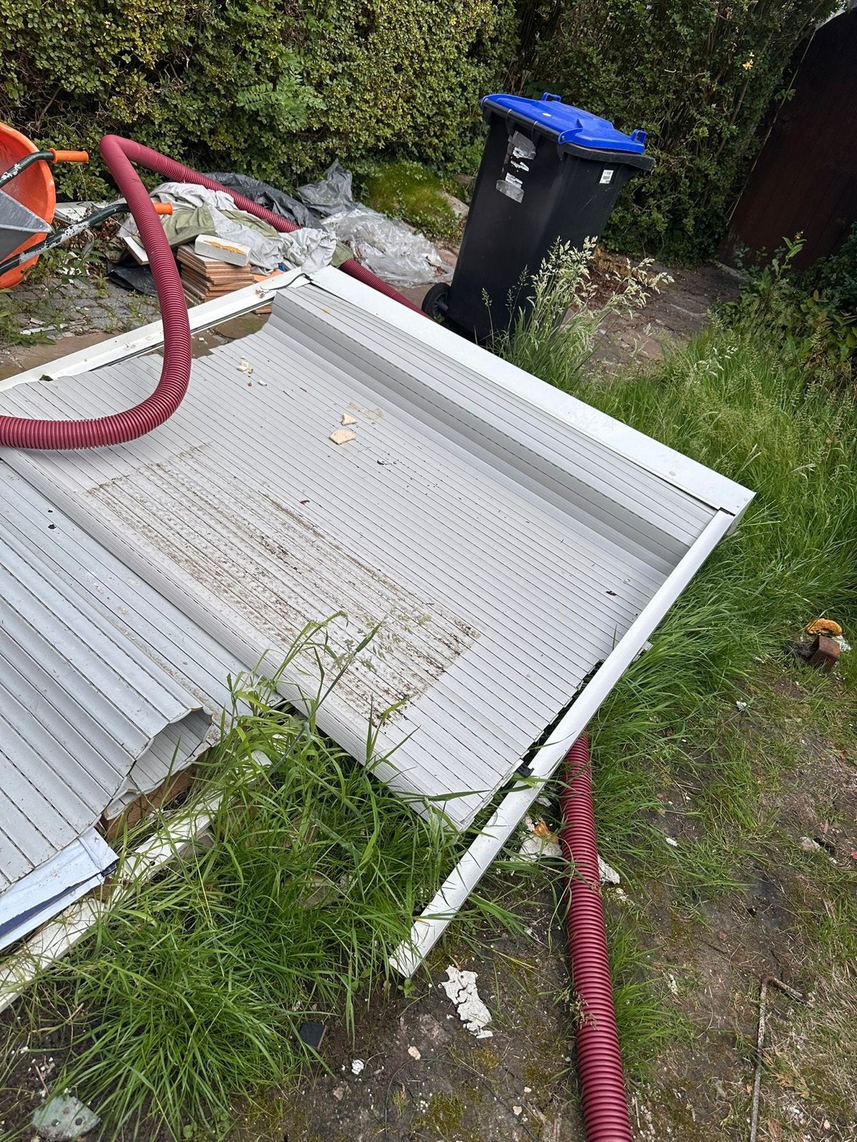 Gebruikt rolluik 2 stuks!, Doe-het-zelf en Verbouw, Rolluiken, Ophalen, Gebruikt, Grijs, Elektrische bediening