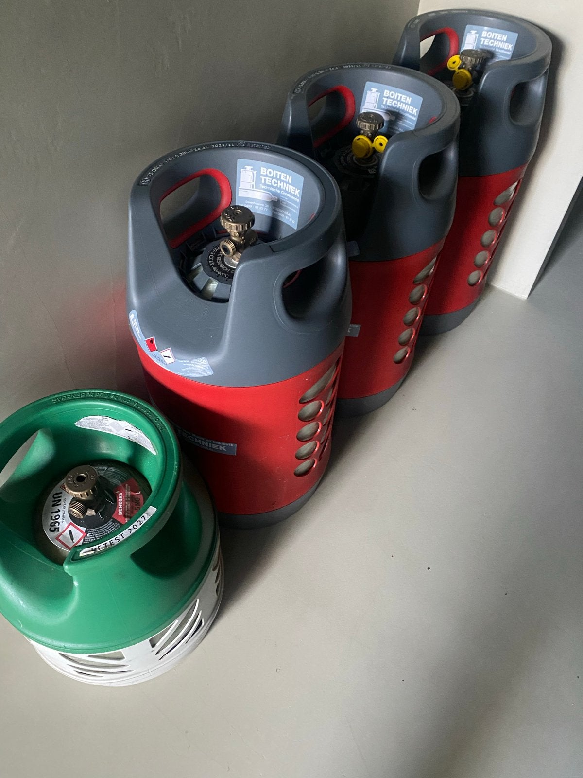 Gasflessen (3x Boiten Techniek, 1x Benegas)