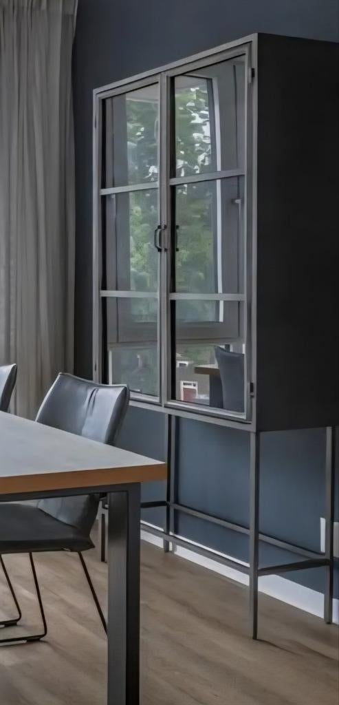 Stijlvolle vitrinekast met glazen deuren, Ophalen, Met deur(en), Industrieel, Modern, 50 tot 100 cm