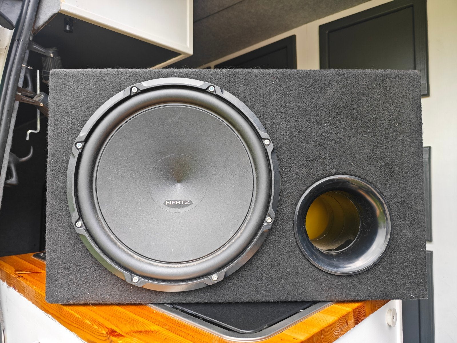 Hertz Cento CS 300 12" subwoofer in kist, Ophalen, Gebruikt
