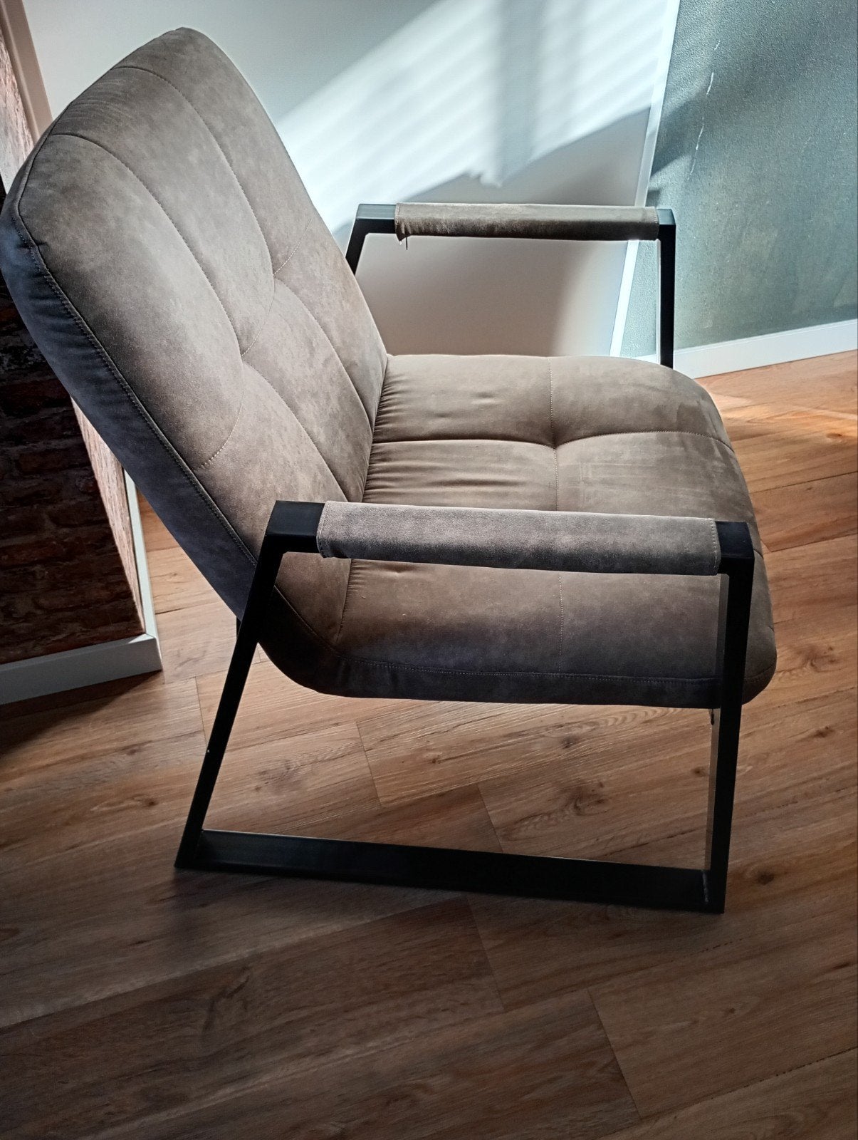 Comfortabele stoel met metalen frame, Huis en Inrichting, Stoelen, Gebruikt, Overige kleuren, Ophalen of Verzenden, Stof