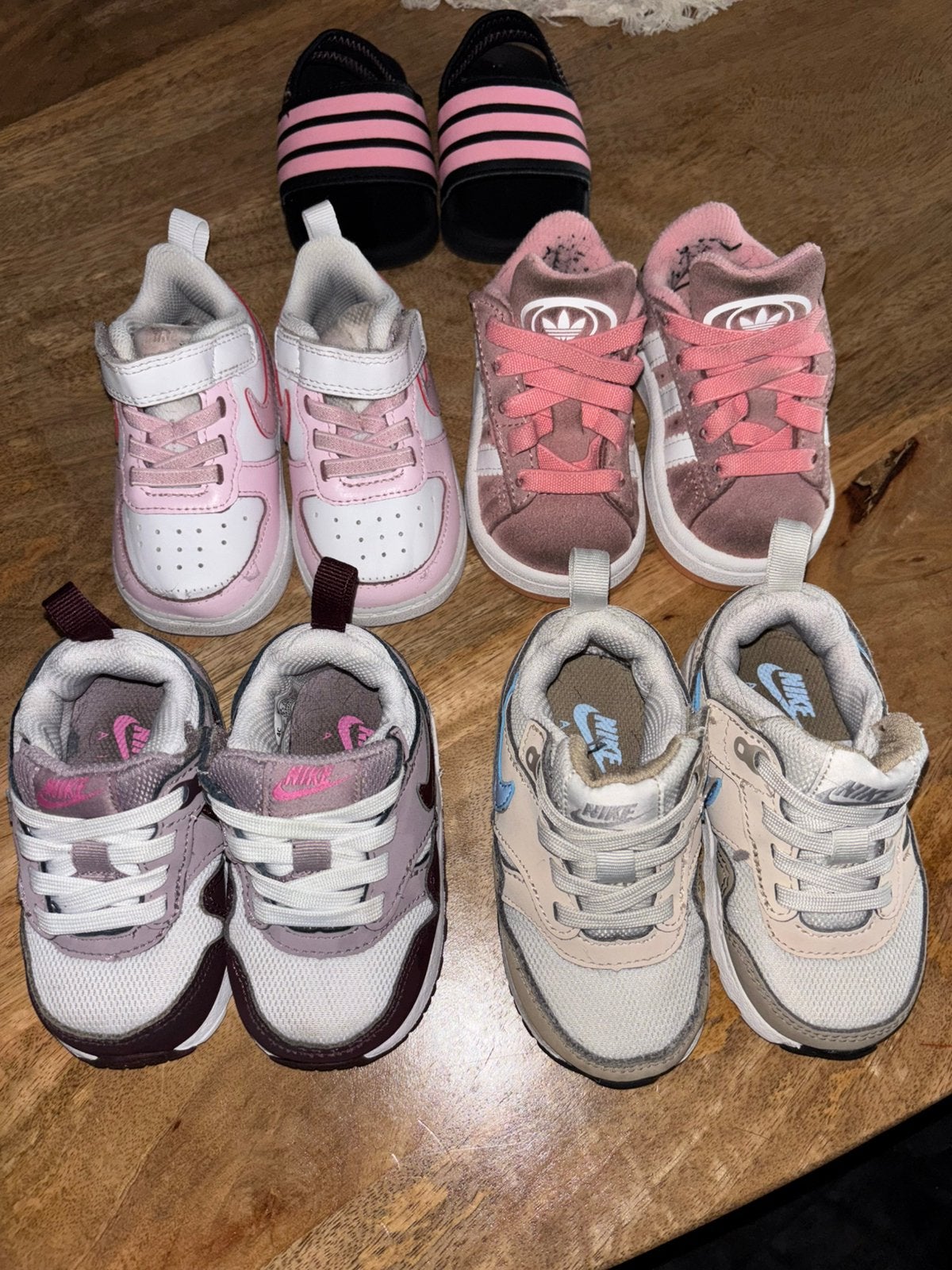Nike en adidas, Kinderen en Baby's, Schoentjes, Jongetje of Meisje, Ophalen of Verzenden, Zo goed als nieuw