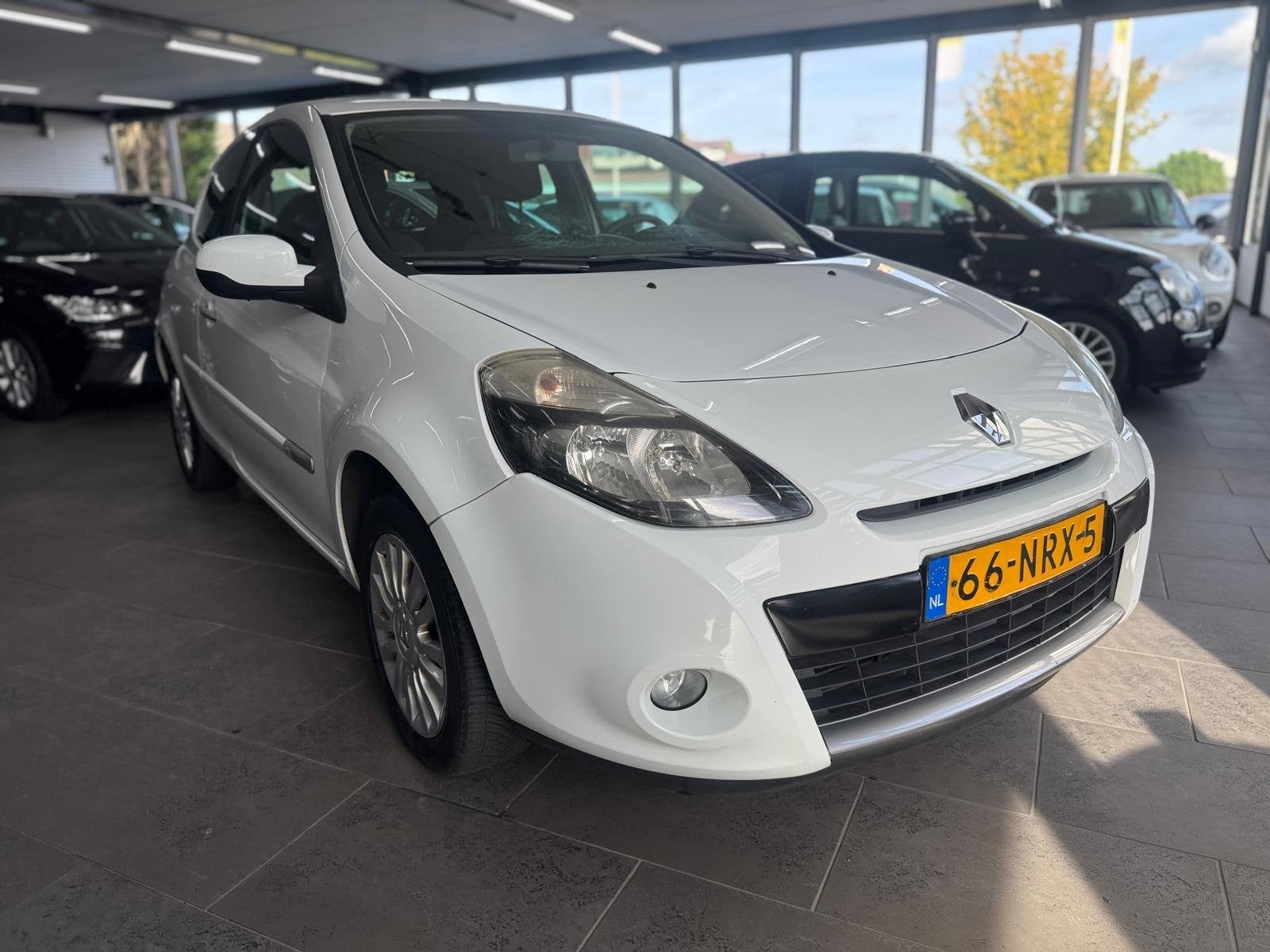 Renault Clio 1.2 TCe Collection airco elektrische ramen+spie, Auto's, Voorwielaandrijving, Euro 5, Gebruikt, Zwart