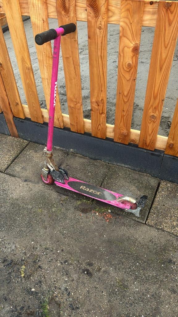 Roze Razor step - Gebruikt, Fietsen en Brommers, Steps, Ophalen, Gebruikt, Gewone step, Razor
