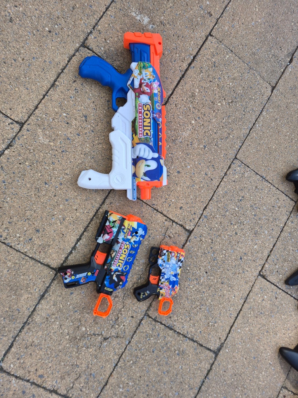 sonic 2 nerf schietgeweren en een groot waterpistool, Ophalen of Verzenden, Zo goed als nieuw