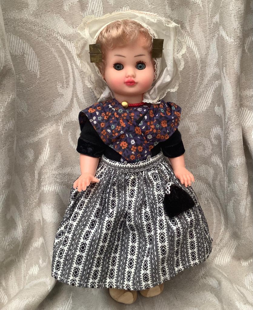 Traditionele Zeeuwse klederdracht pop met accessoires Dutch, Verzamelen, Ophalen of Verzenden, Zo goed als nieuw, X, Pop