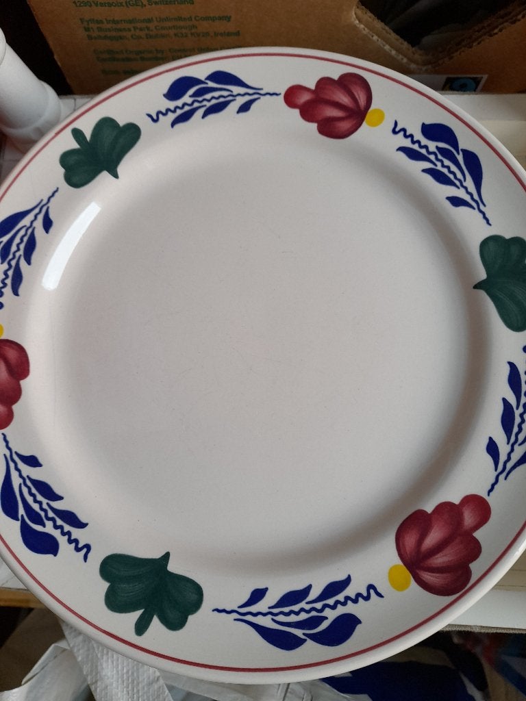 SERVIES  bb BORDEN, Huis en Inrichting, Keuken | Servies, Overige merken, Ophalen of Verzenden, Zo goed als nieuw, Bord(en)