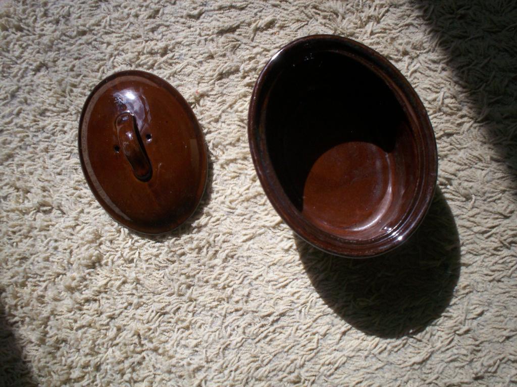 aardewerk pot ovaal 14,5 x 10,5 cm, Huis en Inrichting, Keuken | Potten en Pannen, Verzenden, Zo goed als nieuw, Overige materialen