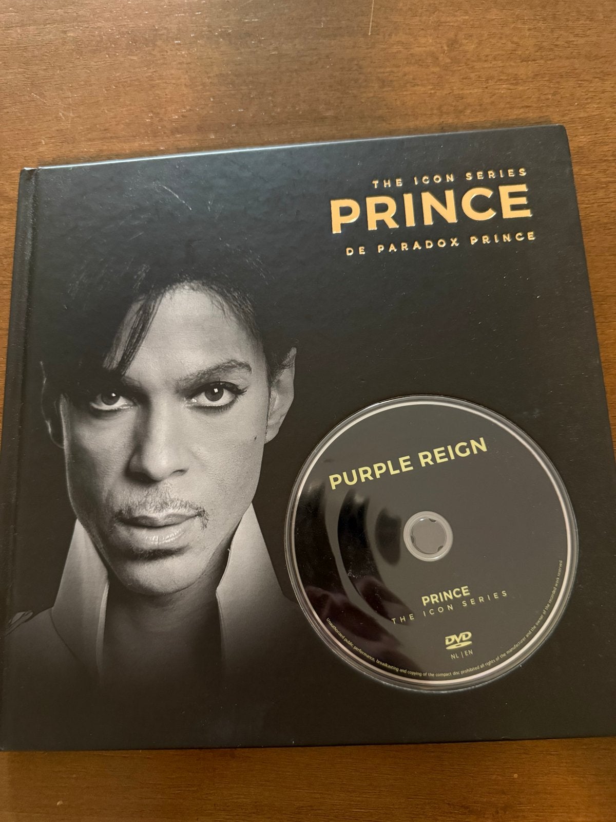 The Icon Series Prince: DVD + Hardcover, Alle leeftijden, Ophalen of Verzenden, Gebruikt