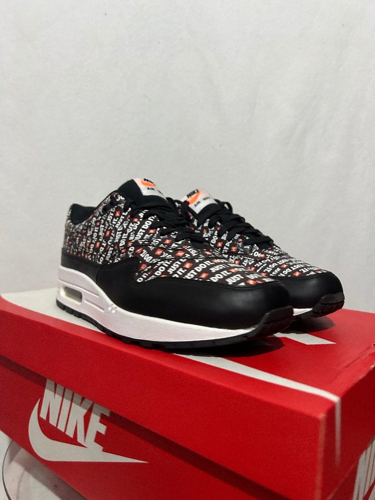 NIEUW! Maat 41 - Nike Air Max 1 Premium Just Do It Black, Kleding | Heren, Schoenen, Verzenden, Zwart, Nike, Nieuw
