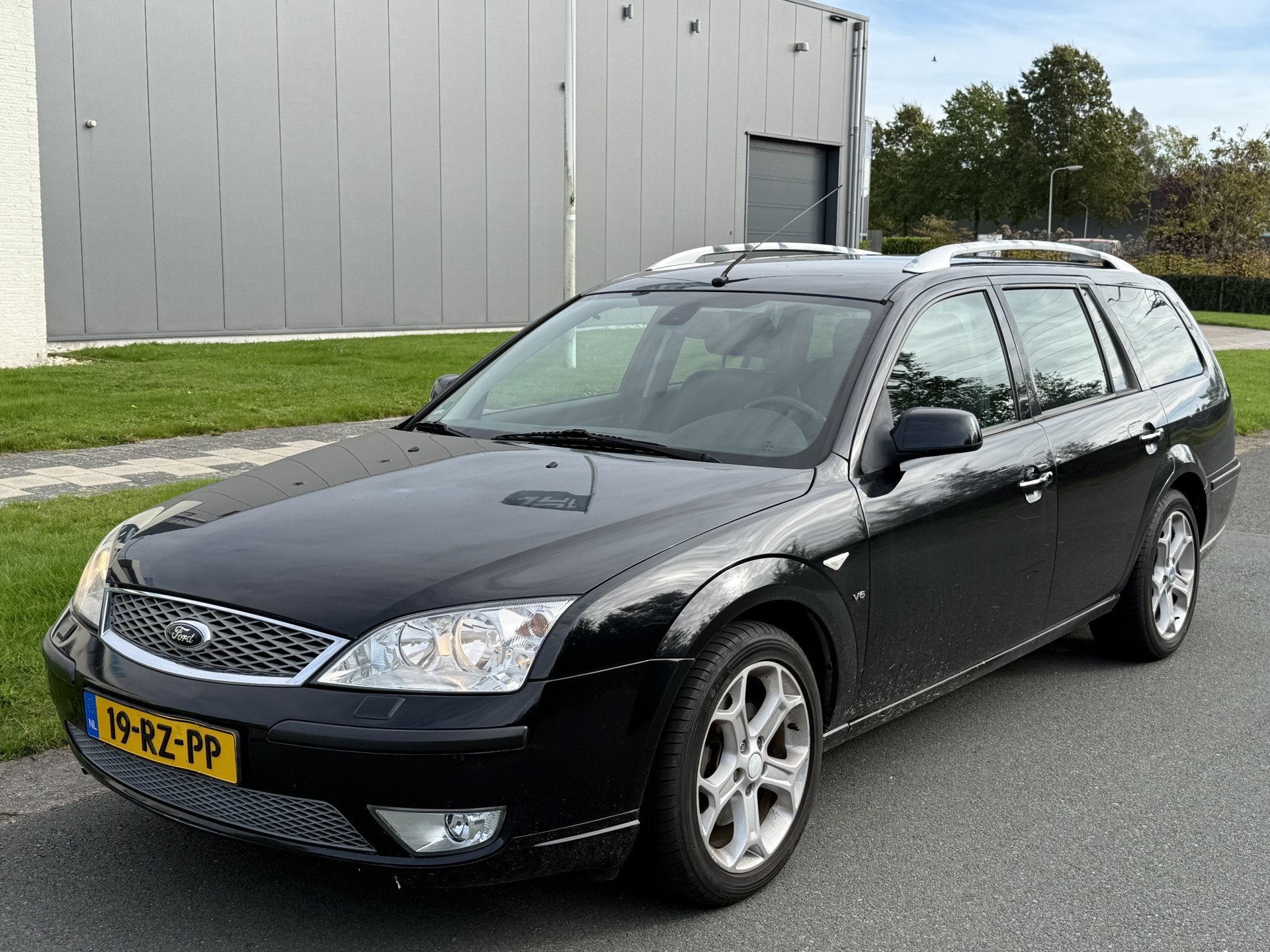 Ford Mondeo Wagon 2.5 V6 Platinum HANDEL/EXPORT MOTORSTORING, Zwart, Handgeschakeld, 170 pk, Euro 4