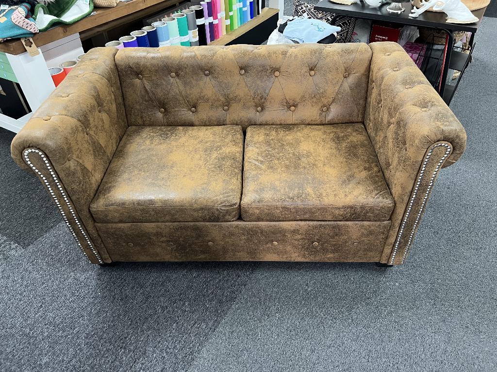 VidaXL Tweezitsbank Chesterfield stijl kunstleer bruin nieuw, Huis en Inrichting, Banken | Bankstellen, Ophalen, 150 tot 200 cm