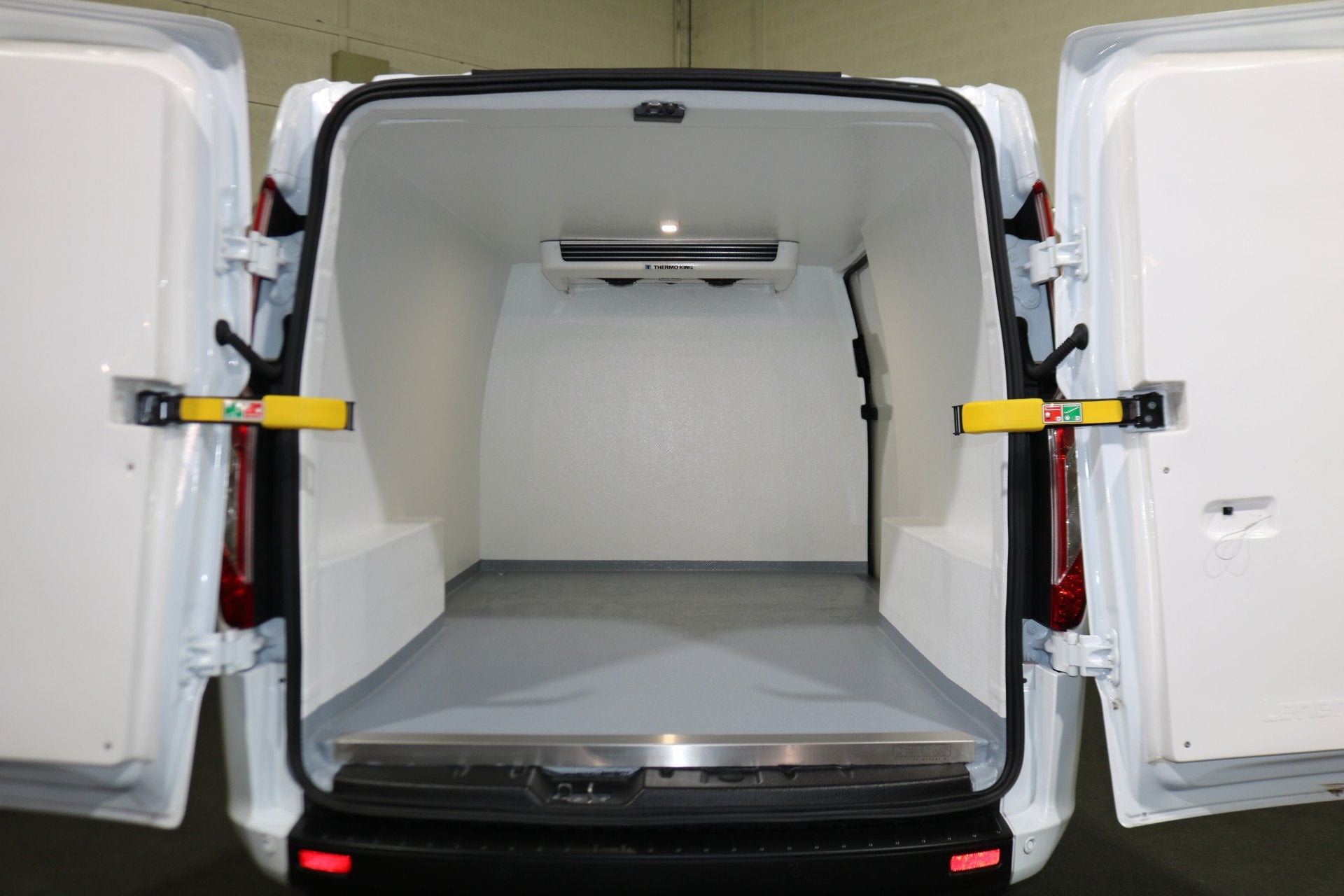 Ford Transit Custom 2.0 TDCI 130pk L2 H1 Trend Koelwagen Aut, Auto's, 4 cilinders, 2065 kg, Bedrijf, Diesel