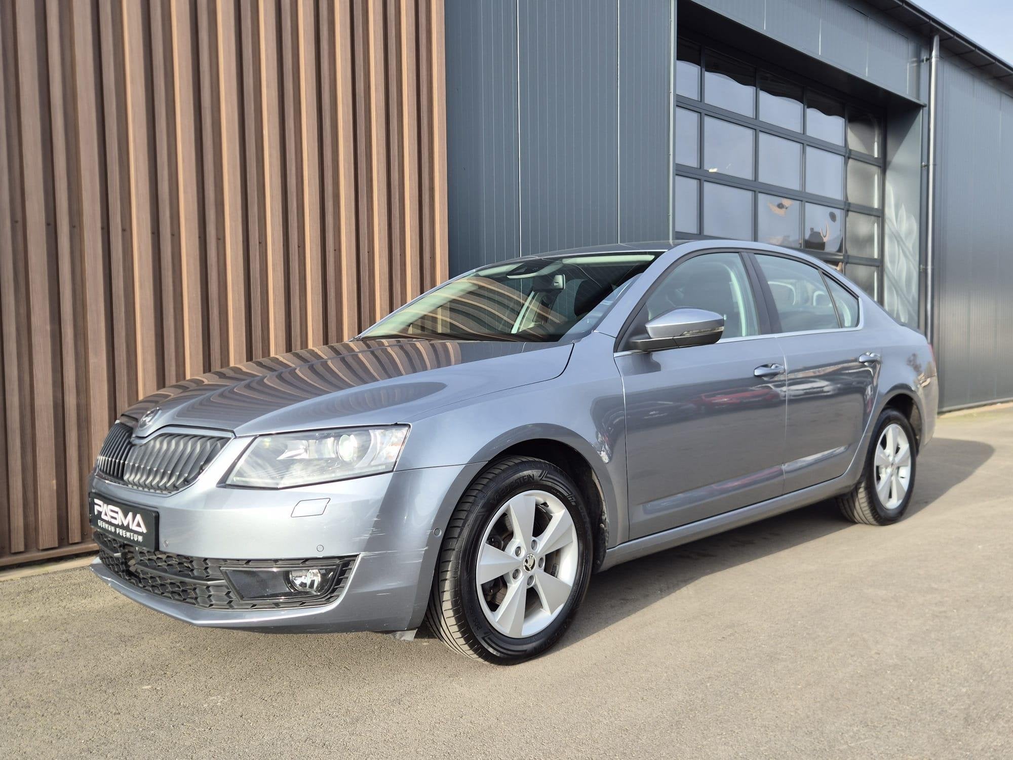 Skoda Octavia 1.2 TSI Greentech Elegance Automaat | Clima |, Auto's, Euro 5, Gebruikt, Zwart, 4 cilinders