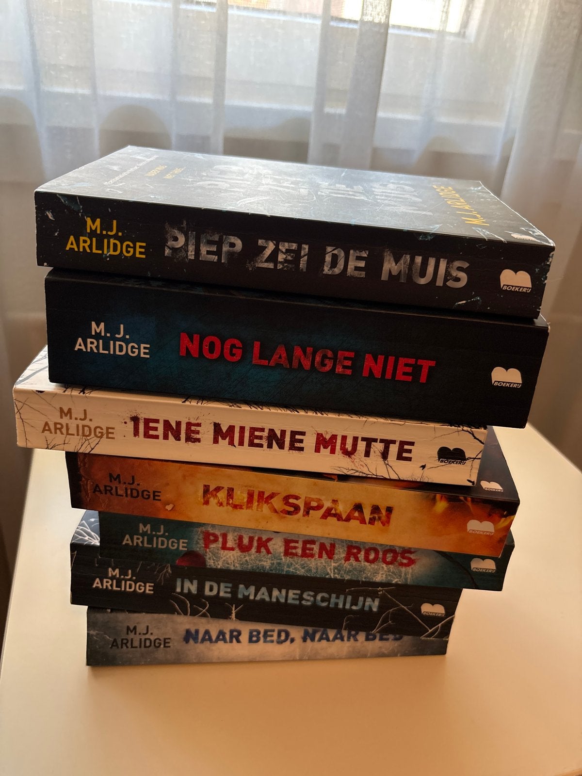 M.J. Arlidge boekenpakket - 7 thrillers, Boeken, Ophalen of Verzenden, Gelezen, Nederland