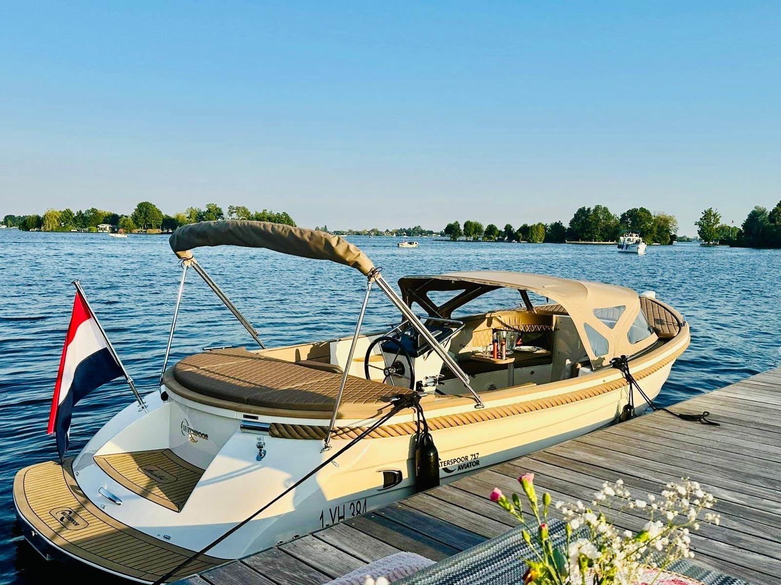 Waterspoor 717 Outboard - Luxe sloep met toilet en biminitop, Watersport en Boten, Overige merken, Buitenboordmotor, Biminitop