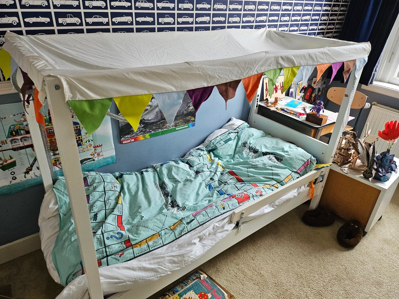 Peuterbed met vlaggetjes en matras, Ophalen, Gebruikt, Overige typen
