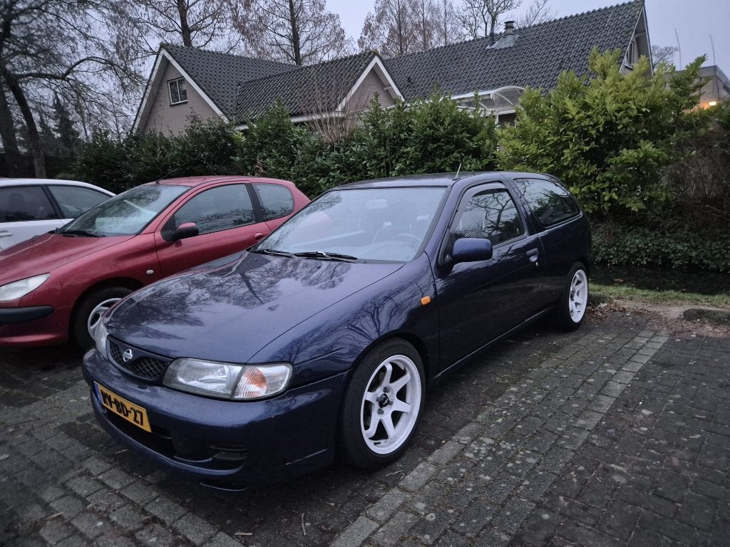Nissan Almera 2.0 GTI 1997 Blauw, Auto's, Nissan, Blauw, ABS, 49 €/maand, Handgeschakeld