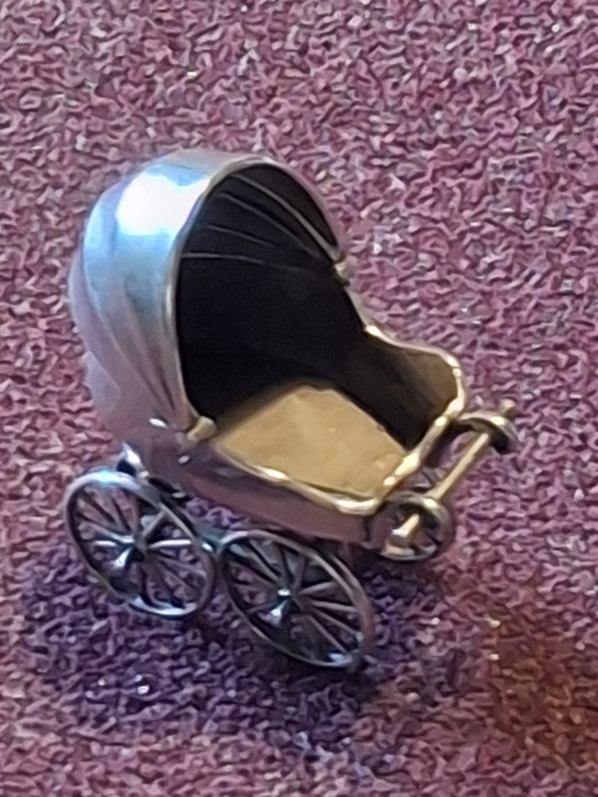 zilveren  miniatuur kinderwagen, Ophalen of Verzenden