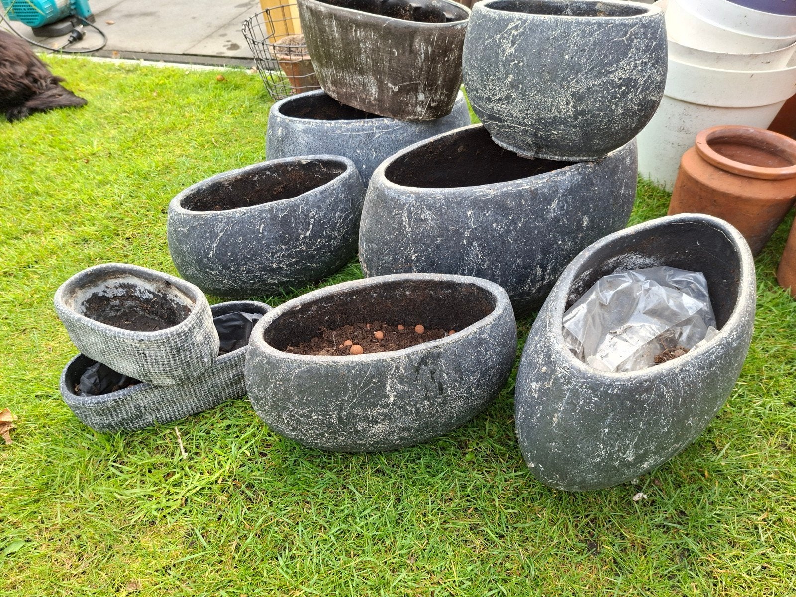 9 ovaal grijze bloempotten, Ophalen, Overige vormen, Aardewerk, Minder dan 40 cm
