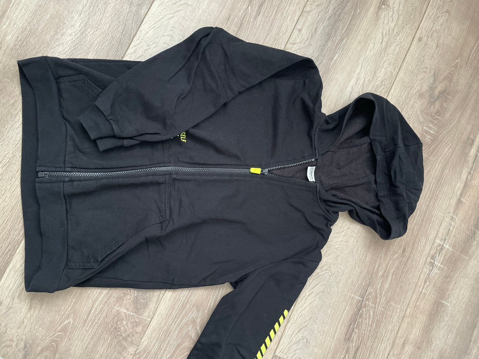 Jongens Zwart vest met rits, Kinderen en Baby's, Kinderkleding | Maat 134, Ophalen of Verzenden, Zo goed als nieuw, Jongen of Meisje