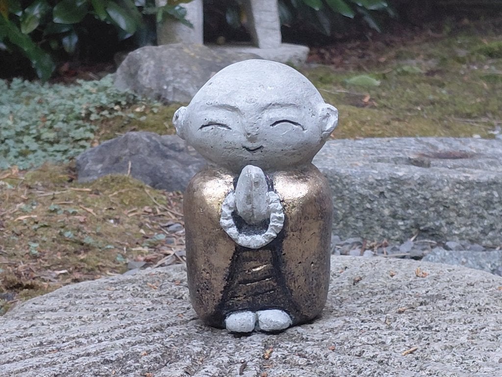 Japans Jizo beeldje – gietsteen (2), Ophalen of Verzenden, Beeld, Steen/keramiek