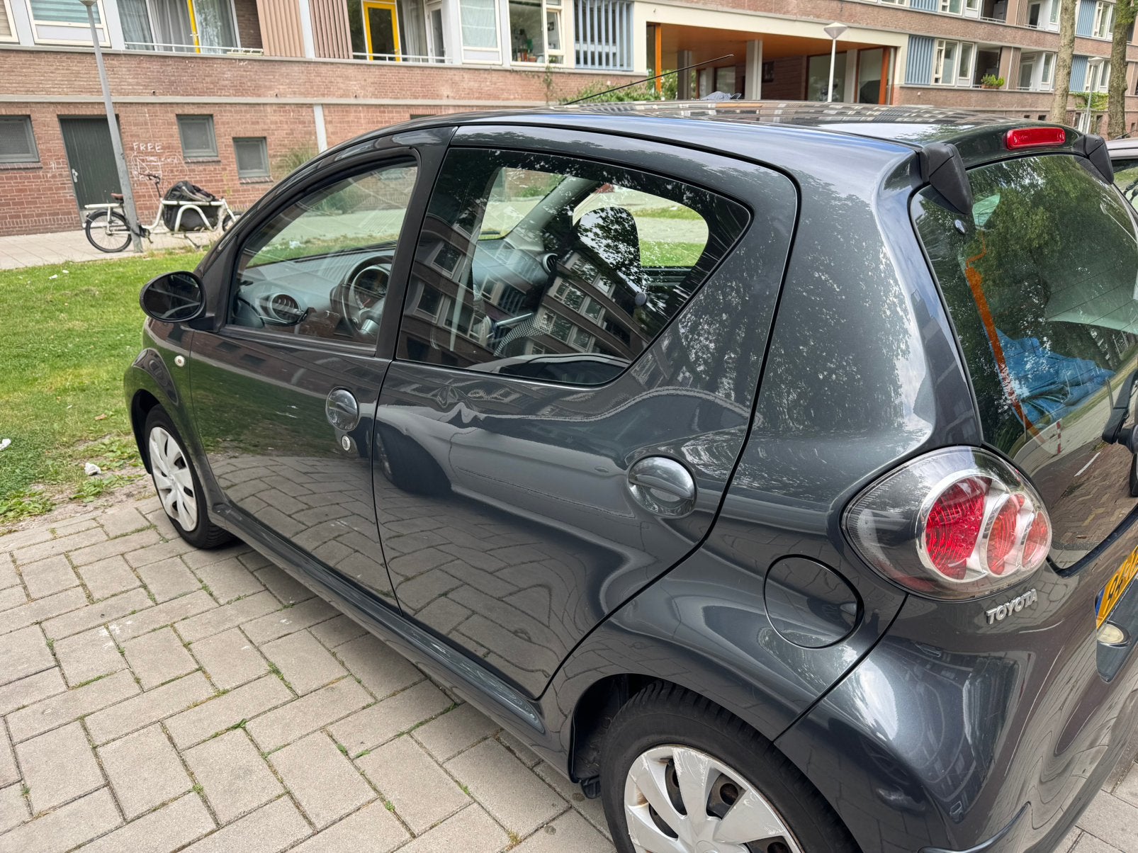 Toyota Aygo 1.0 12V Vvt-i 5DRS 2012 Grijs NAP!!!, Auto's, Voorwielaandrijving, 4 stoelen, Origineel Nederlands, Handgeschakeld