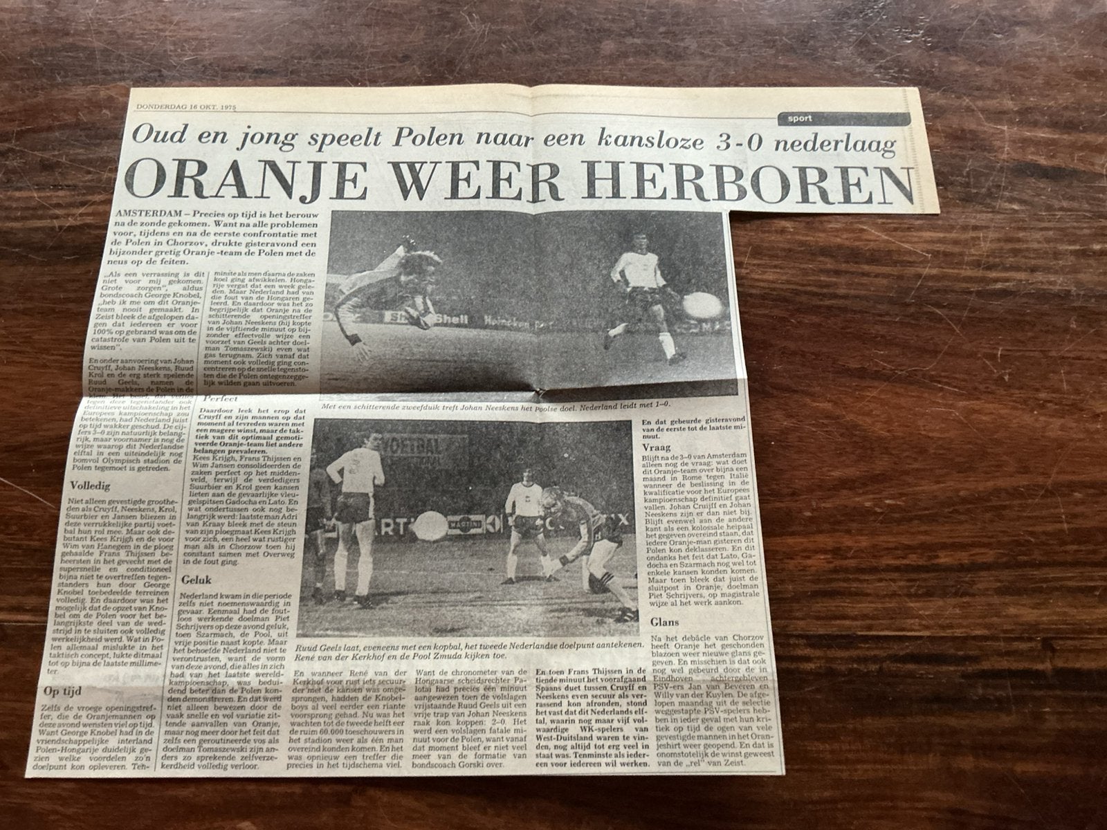 Voetbal krantenartikel Nederland Polen oktober 1975, Ophalen of Verzenden, Knipsel(s)