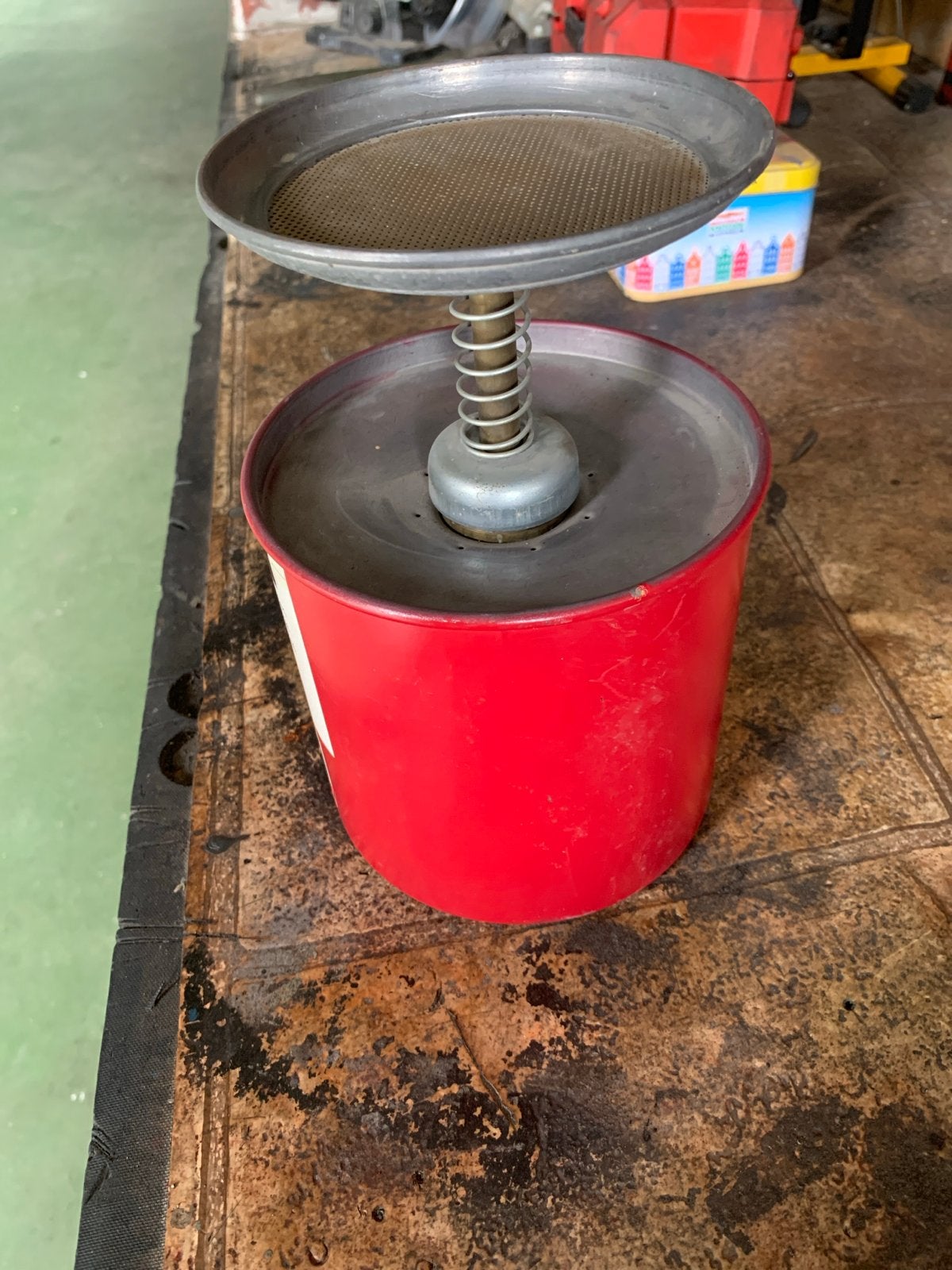 Oude oliezeef / trechter voor garage of decoratie, Ophalen, Gebruikt, Universele onderdelen