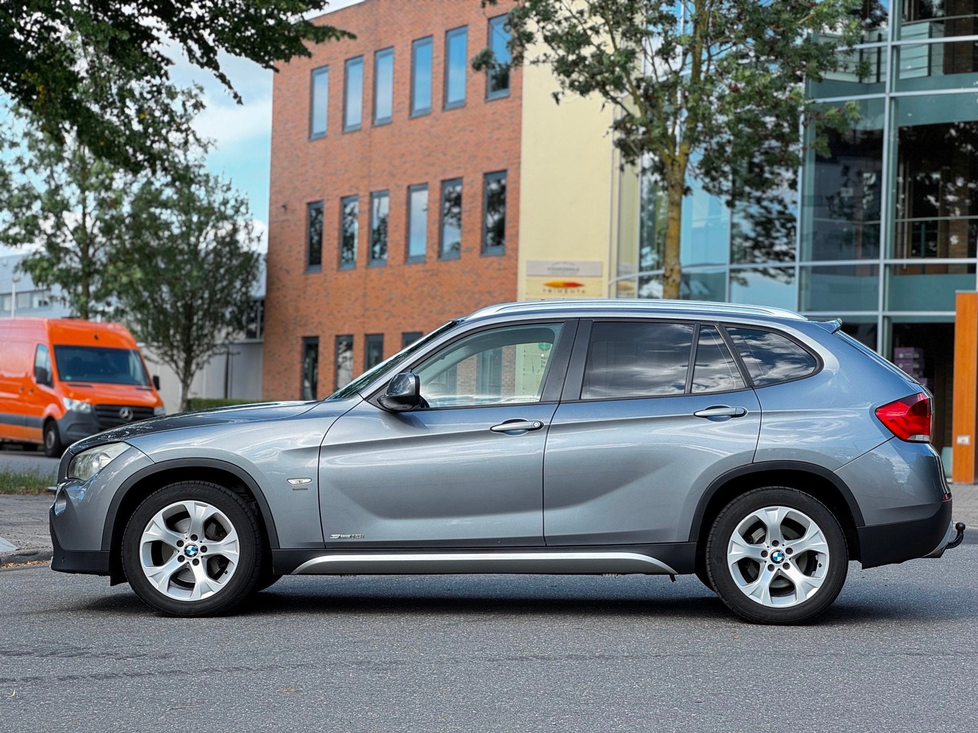BMW X1 SDrive18i|AUT|TREKHAAK|PSENSOREN|AIRCO|CRUISE|VAKANTI, Euro 5, Achterwielaandrijving, 4 cilinders, 150 pk