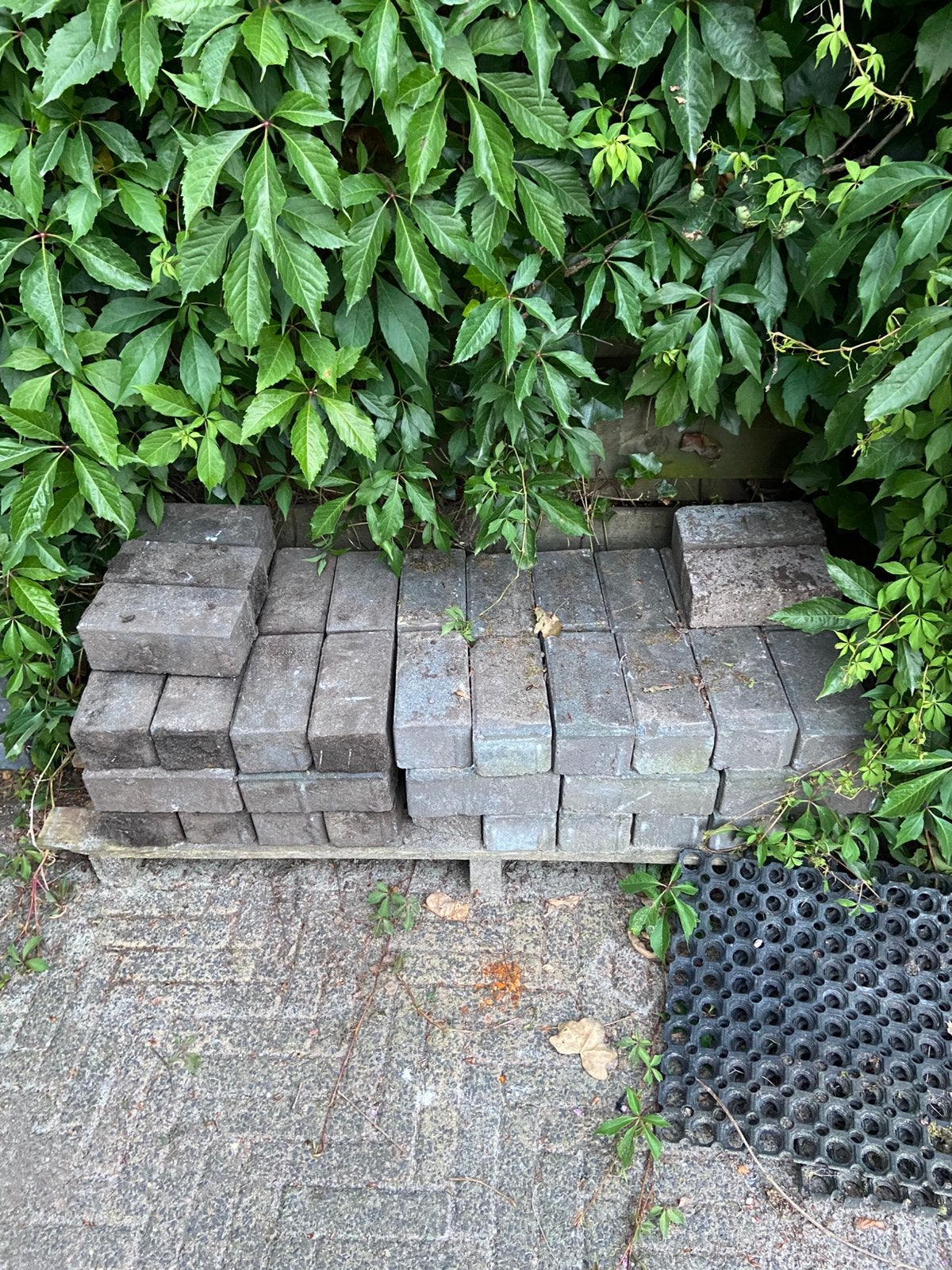 63 antraciet betonklinkers, Ophalen, Zo goed als nieuw, Beton, Klinkers