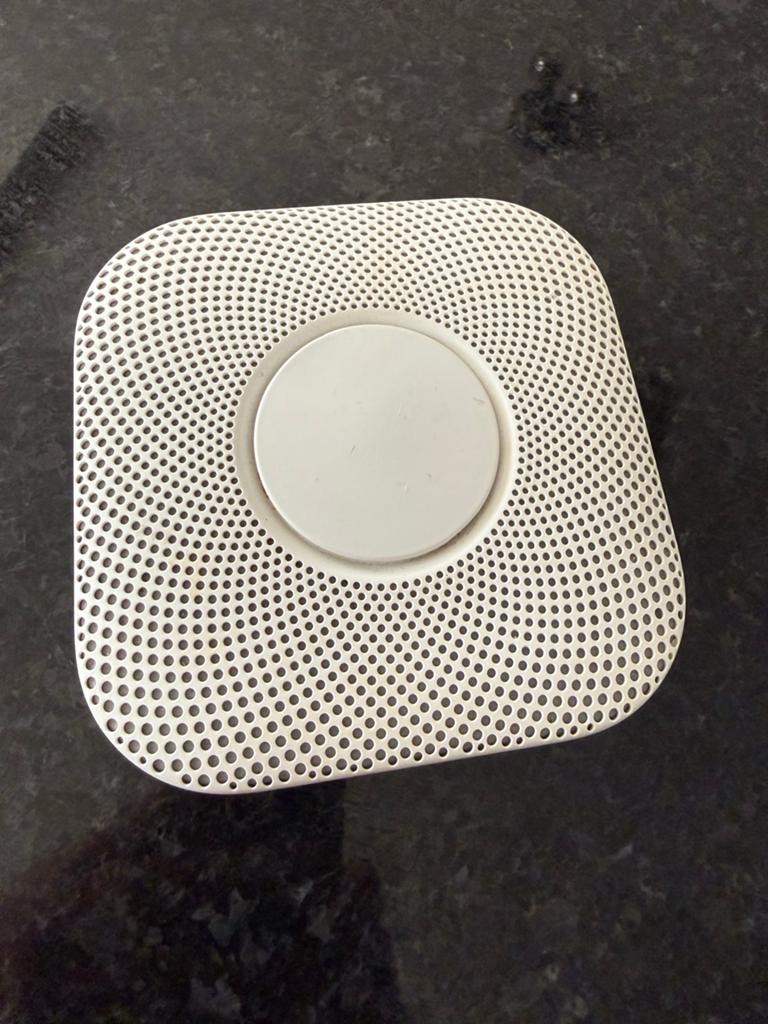Google Nest Protect Rookmelder - Geldig tot Juli 2031, Detector, Sensor of Melder, Ophalen of Verzenden, Zo goed als nieuw, Rook