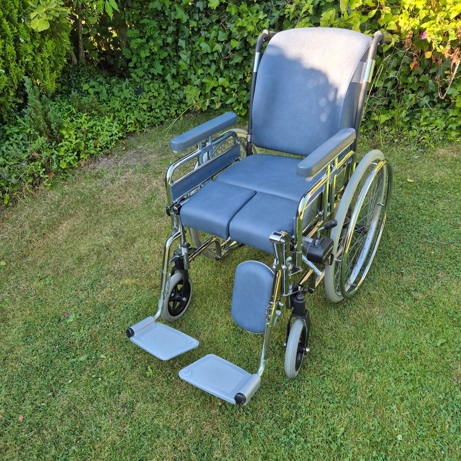 Inklapbare comfortabele degelijke rolstoel, Diversen, Rolstoelen, Ophalen, Inklapbaar, Zo goed als nieuw, Handbewogen rolstoel