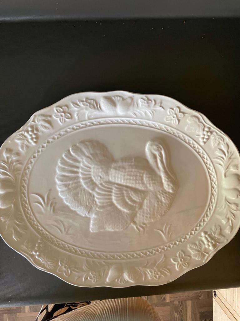Grote ovale schaal met kalkoen reliëf - 48x38 cm, Ophalen, Porselein of Keramiek, Schaal, Zo goed als nieuw