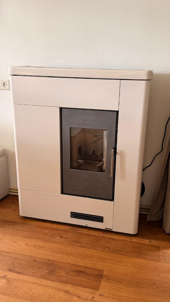 Piazzetta pelletkachel 8 kW – 2023 – A+ – incl. rookkanaal, Ophalen, Zo goed als nieuw, Pelletkachel, Vrijstaand