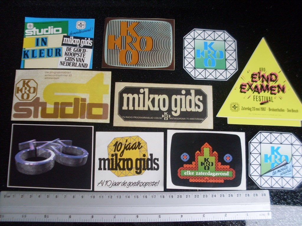 24x sticker KRO mikro gids studio tv pop programma's logo, Verzenden, Zo goed als nieuw, Film, Tv of Omroep