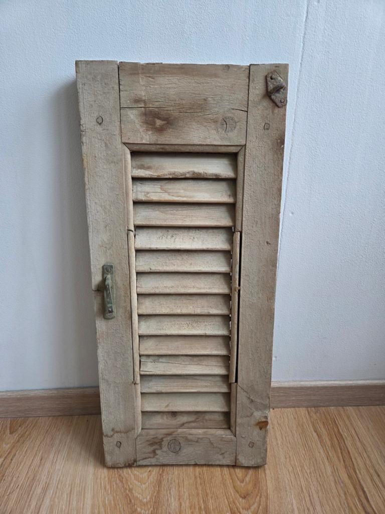 Vintage houten luik, Ophalen