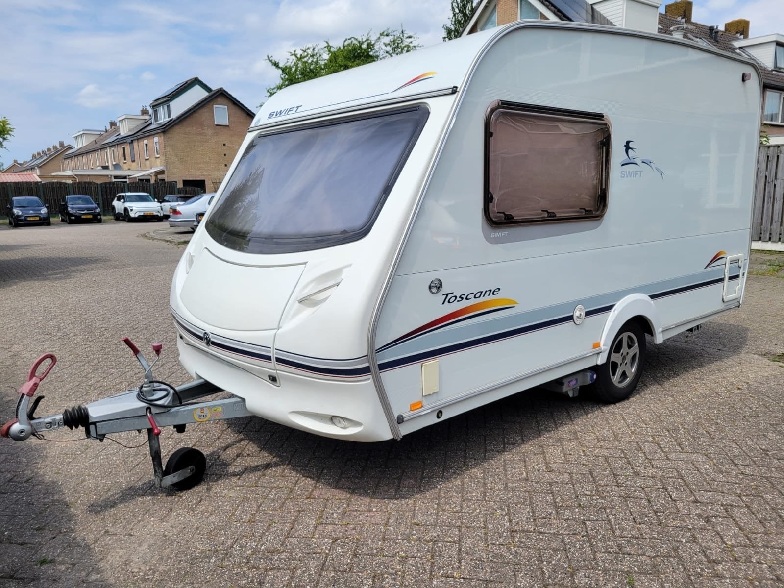 Swift Toscane Caravan 390/3 met voortent, Rondzit, 750 - 1000 kg, Particulier, Swift