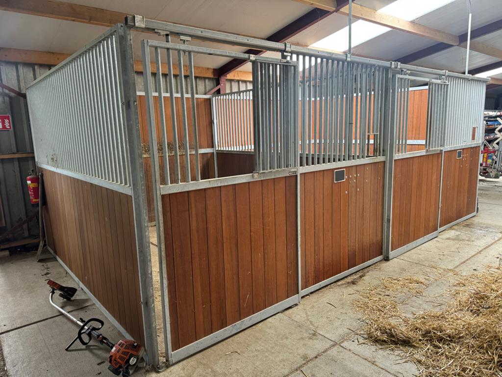 4 Paarden stallen