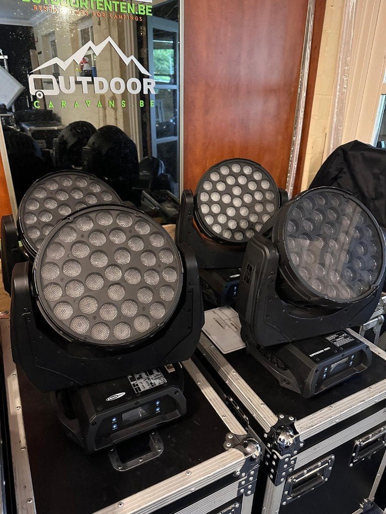 Showtec Expressions 8000 - 4x Movingheads + 2x Flightcases, Ophalen, Gebruikt, Licht