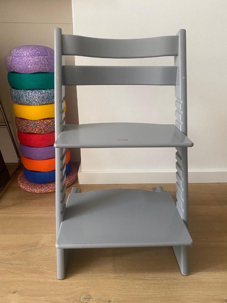 Stokke Tripp Trapp kinderstoel in een mooie kleur grijs, Ophalen, Zo goed als nieuw, Meegroeistoel