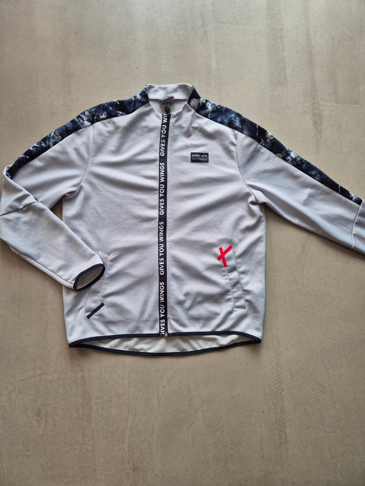 Origineel zeldzaam Red Bull Racing Formula 1 Jacket  Gives Y, Puma X Red Bull Racing, Maat 56/58 (XL), Ophalen of Verzenden, Zo goed als nieuw