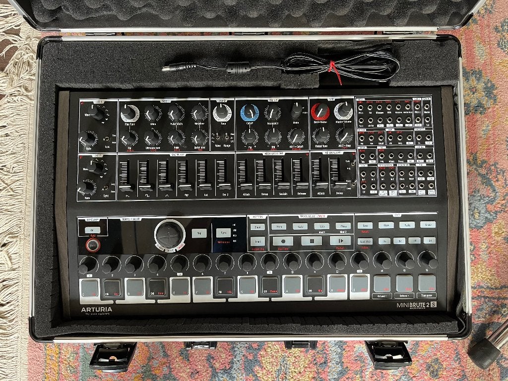 MiniBrute 2S incl. flightcase en decksaver, Muziek en Instrumenten, Overige merken, Zo goed als nieuw, Met koffer of flightcase